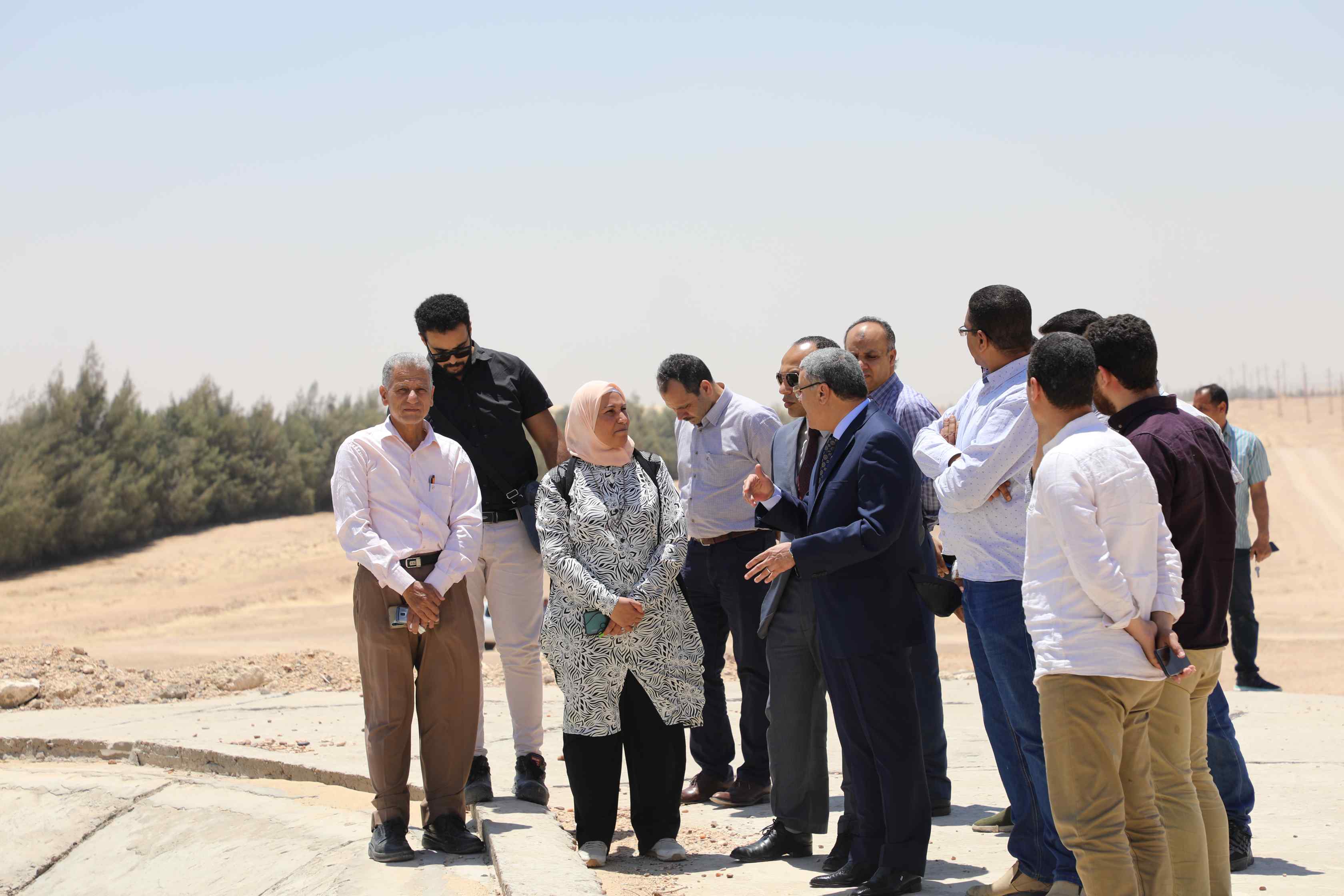 محافظ المنيا يتفقد محطة معالجة الصرف الصحى بالصحراوى الغربى تمهيدا لتشغيلها رسميا (6)