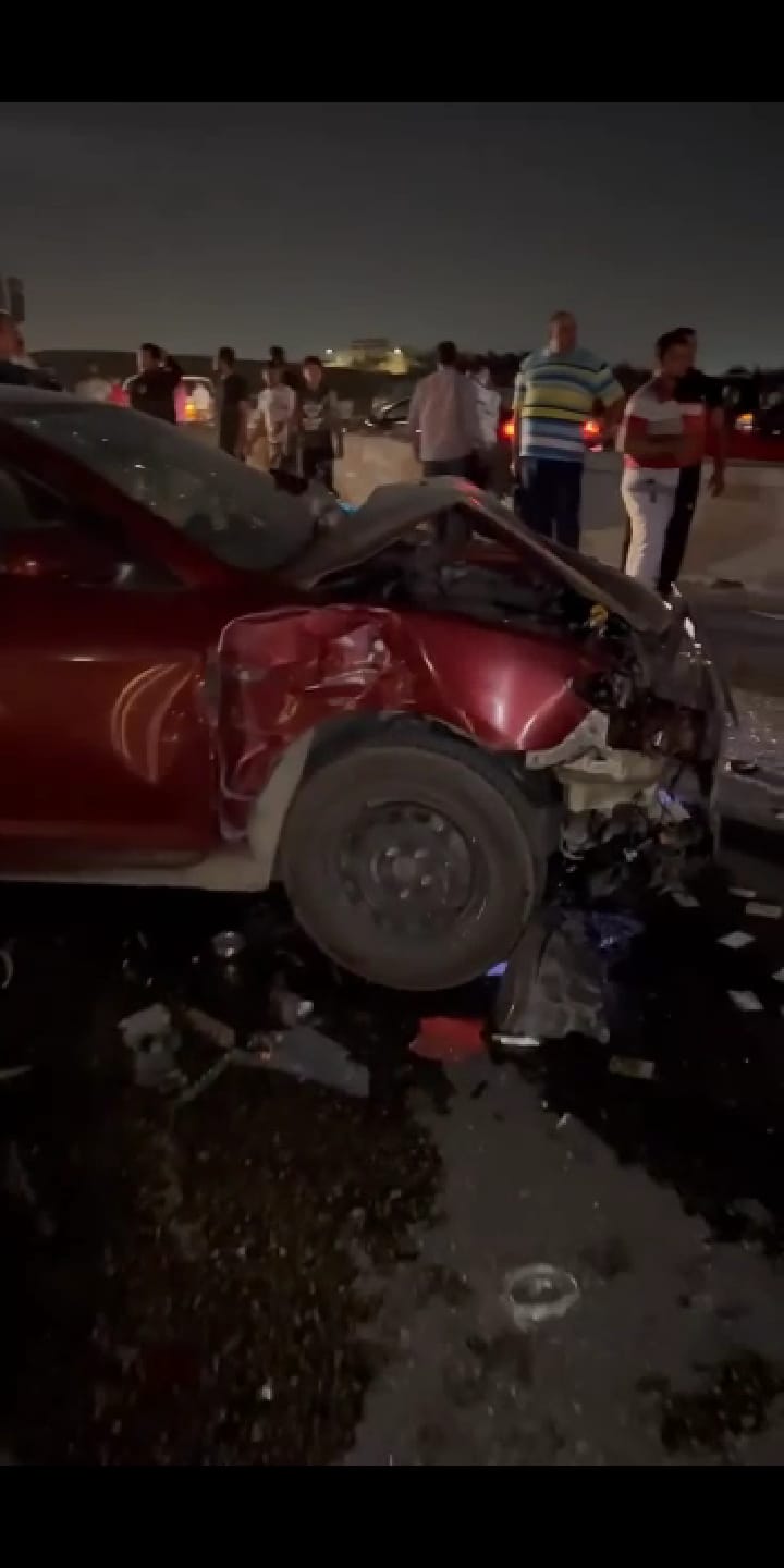 حادث تصادم تريلا وأتوبيس و7 سيارات (6)