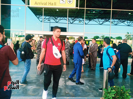 وصول بعثة طائرة الأهلى مطار القاهرة بعد الفوز بلقب أفريقيا (7)