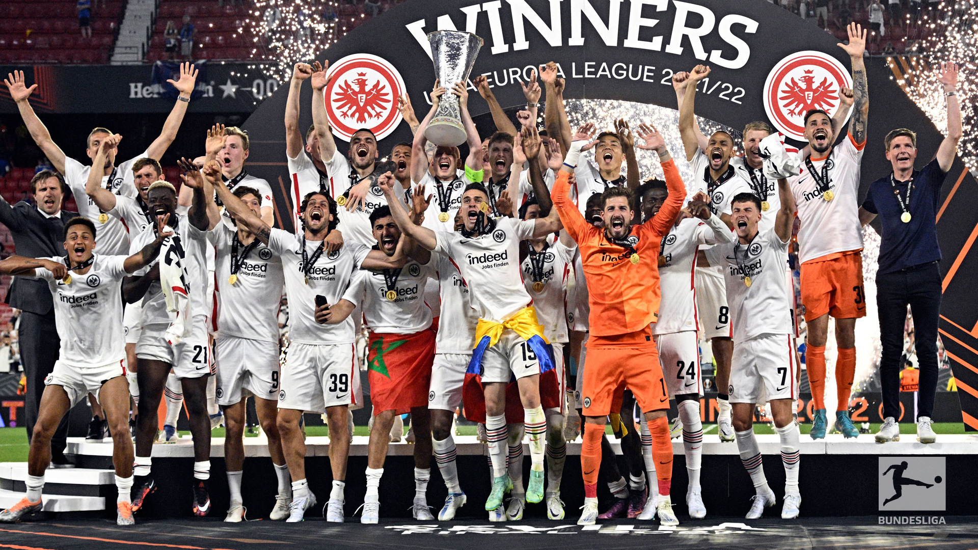 مراسم تتويج اينتراخت بالدوري الأوروبي (9)