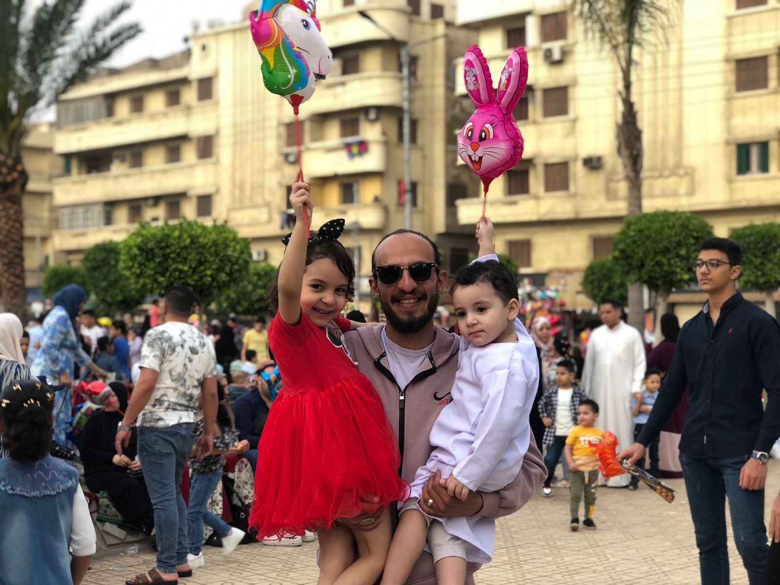  أهالى المنصورة يحتفلون مع أطفالهم بالعيد (1)