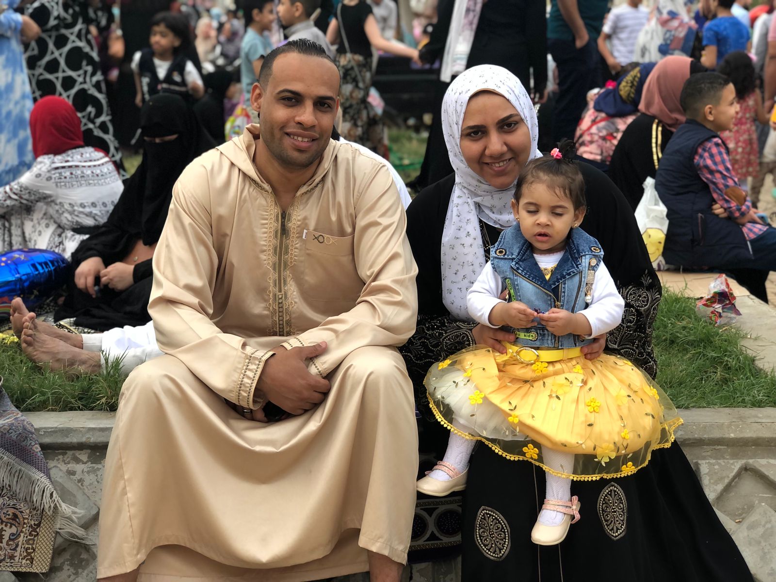  أهالى المنصورة يحتفلون مع أطفالهم بالعيد (3)
