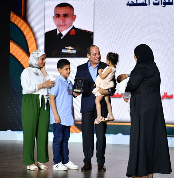 الرئيس السيسى يشهد احتفالية عيد الفطر مع أبناء الشهداء (24)