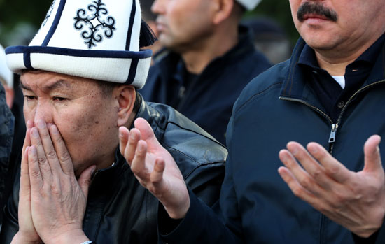 مسلمو قيرغيزستان يؤدون صلاة عيد الفطر