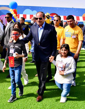 الرئيس السيسى يشهد احتفالية عيد الفطر مع أبناء الشهداء (43)
