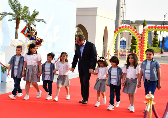 الرئيس السيسى يشهد احتفالية عيد الفطر مع أبناء الشهداء (14)