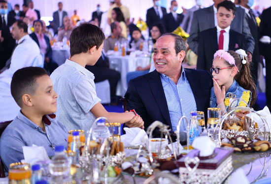 الرئيس السيسى يشهد احتفالية عيد الفطر مع أبناء الشهداء (17)