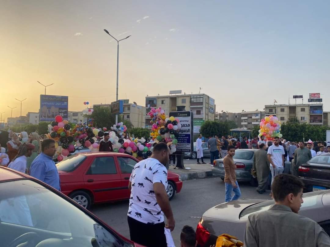 أهالى الشرقية يحتفلون مع أطفالهم بعد تأدية صلاة العيد (5)