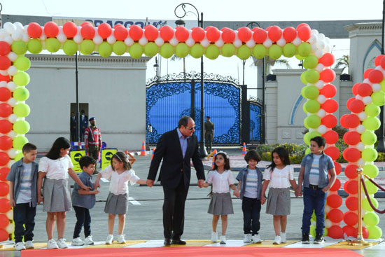 الرئيس السيسى يشهد احتفالية عيد الفطر مع أبناء الشهداء (10)