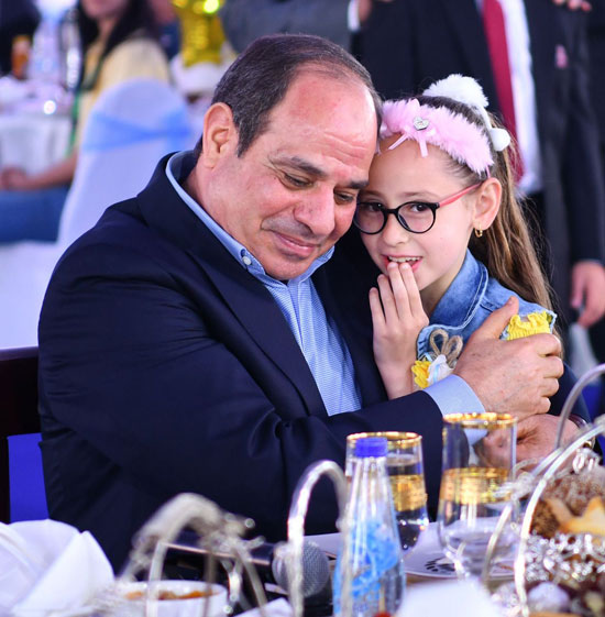 الرئيس السيسى يشهد احتفالية عيد الفطر مع أبناء الشهداء (16)