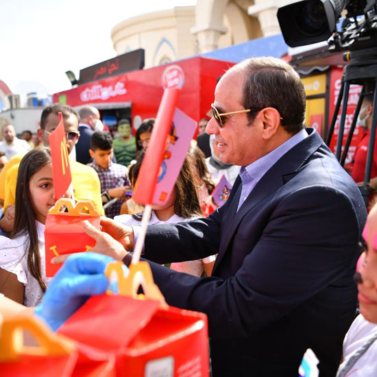 الرئيس السيسى يشهد احتفالية عيد الفطر مع أبناء الشهداء (47)