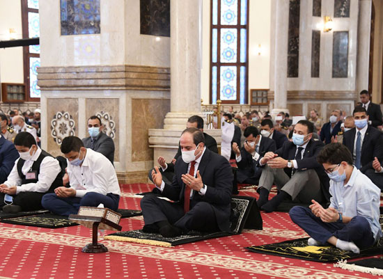 الرئيس السيسى يشهد احتفالية عيد الفطر مع أبناء الشهداء (5)