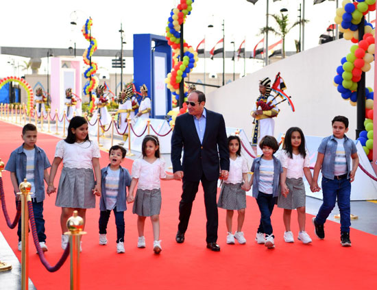الرئيس السيسى يشهد احتفالية عيد الفطر مع أبناء الشهداء (21)