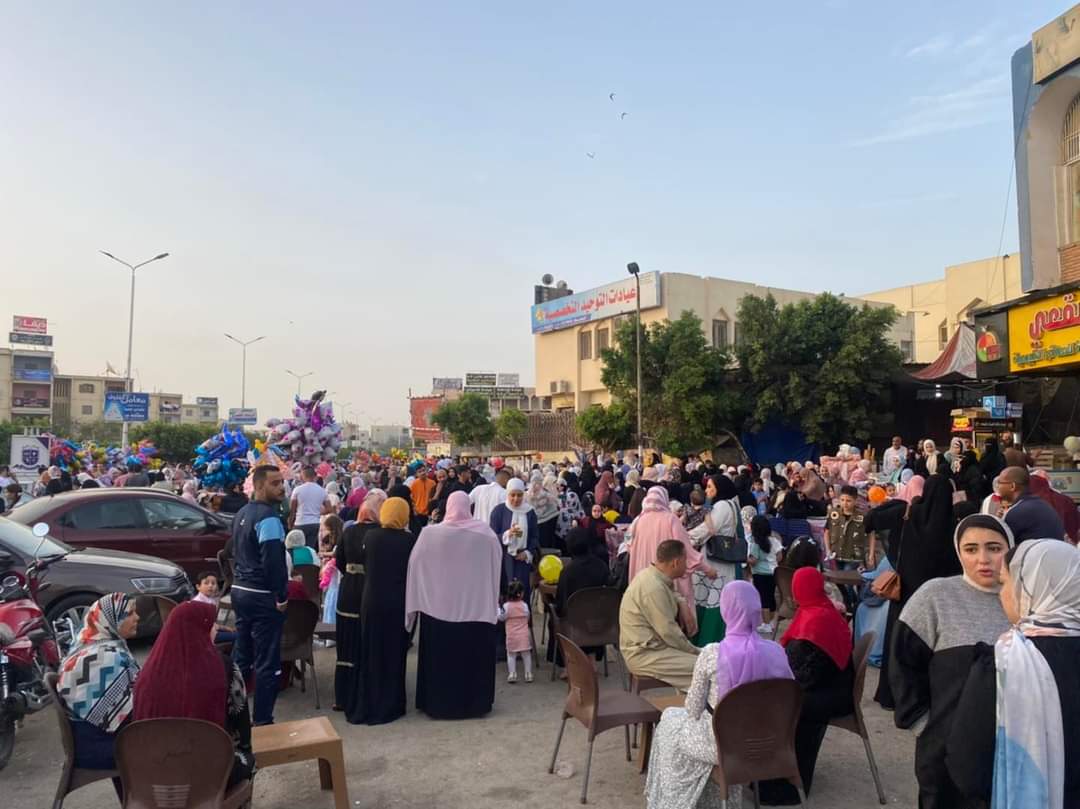 أهالى الشرقية يحتفلون مع أطفالهم بعد تأدية صلاة العيد (1)
