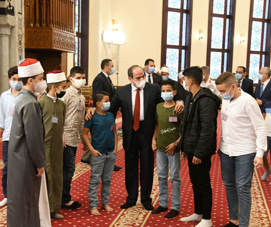 الرئيس السيسى يشهد احتفالية عيد الفطر مع أبناء الشهداء (13)