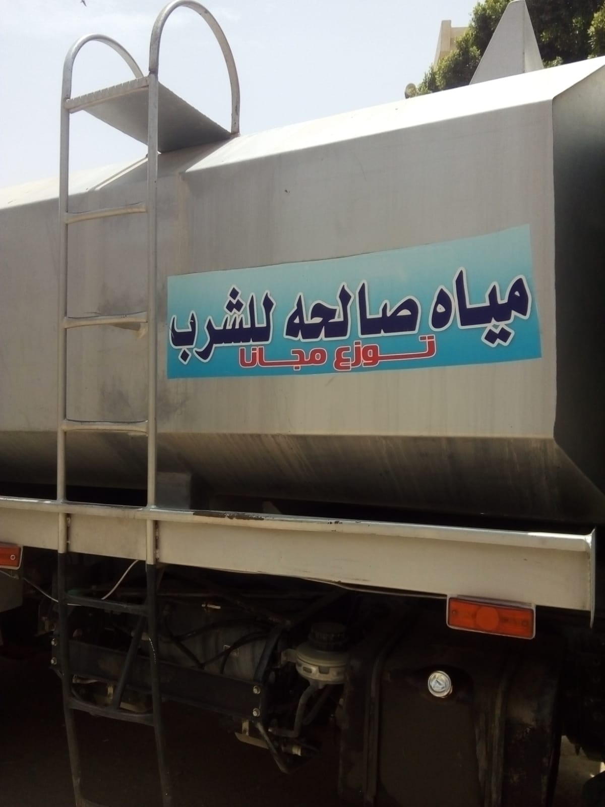 مدينة الزينية توفر سيارة مياه نقية لأهالى قرية المدامود بحرى  (3)