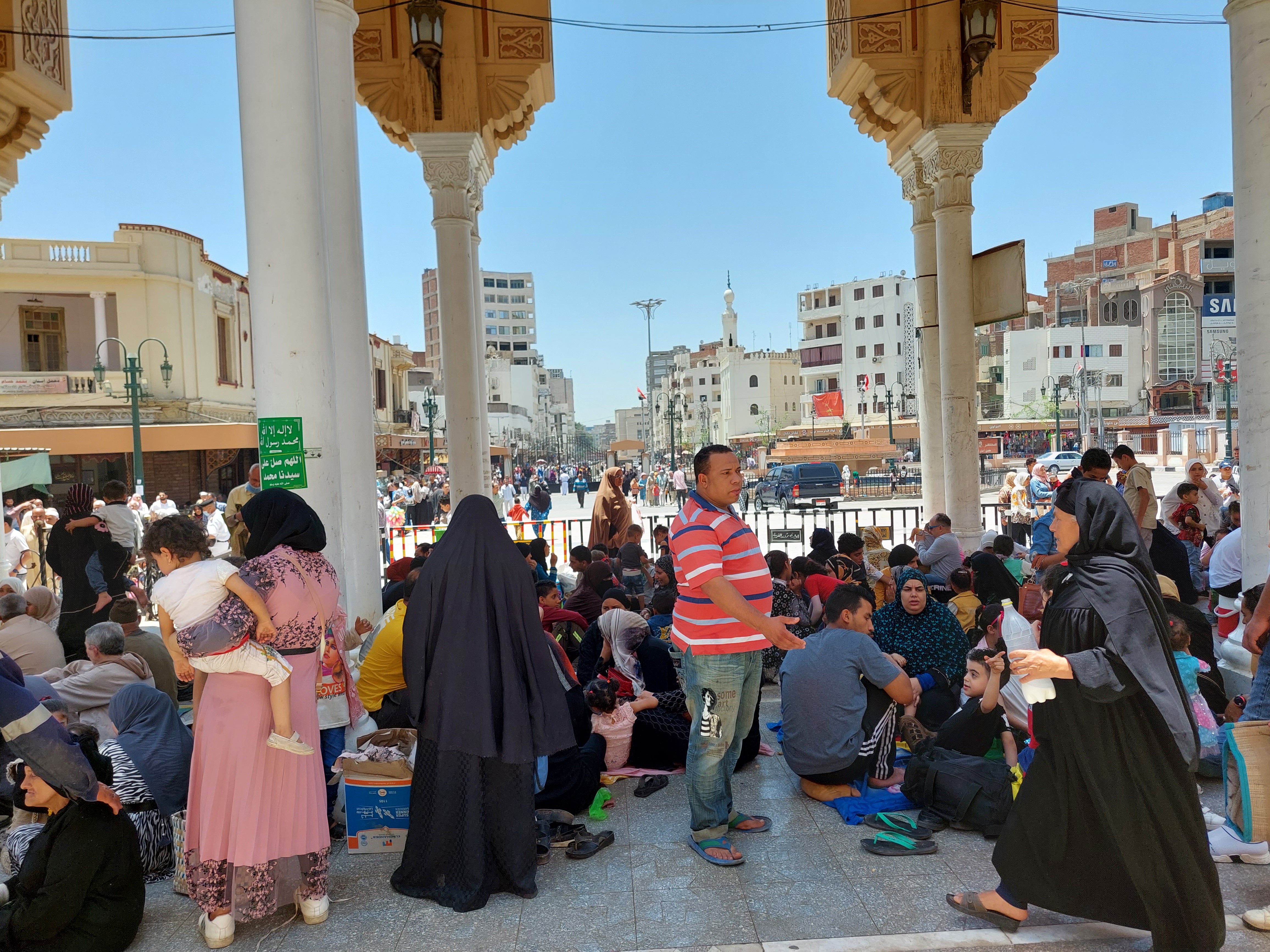 توافد أعداد كبيرة على مسجد سيدي أحمد البدوي  (2)