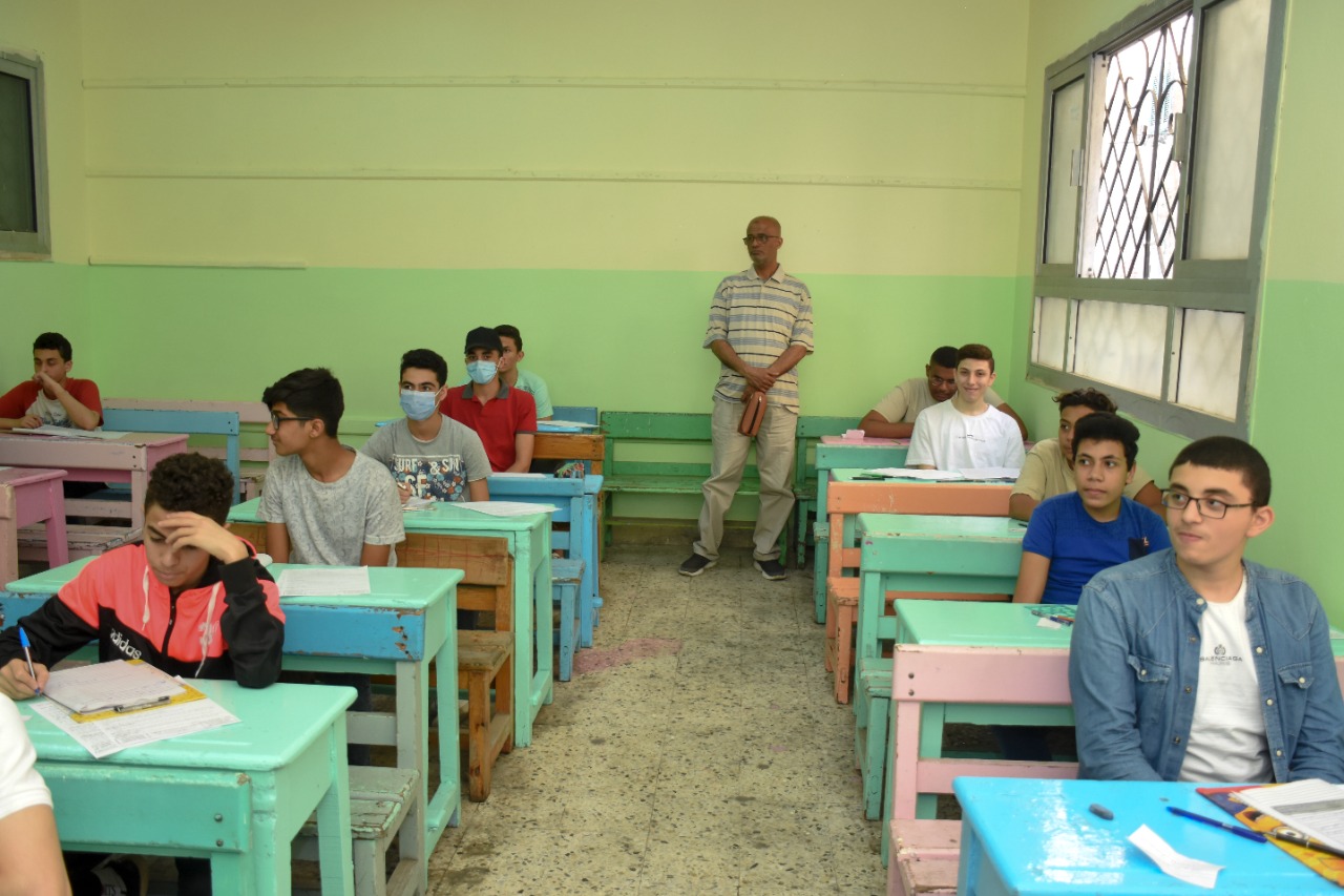 طلاب الإسكندرية يؤدون امتحانات الشهادة الإعدادية 2