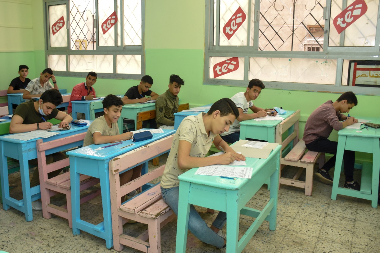 الإسكندرية يؤدون امتحانات الشهادة الإعدادية 1
