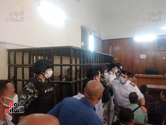 الظهور-الأول-لمصطفى-البنك-مستريح-أسوان-فى-قفص-المحكمة-(5)