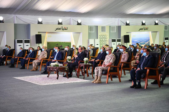 الرئيس السيسي يشهد افتتاح مشروع مستقبل مصر للإنتاج الزراعى (13)
