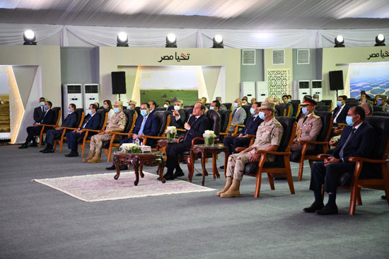 الرئيس السيسي يشهد افتتاح مشروع مستقبل مصر للإنتاج الزراعى (16)