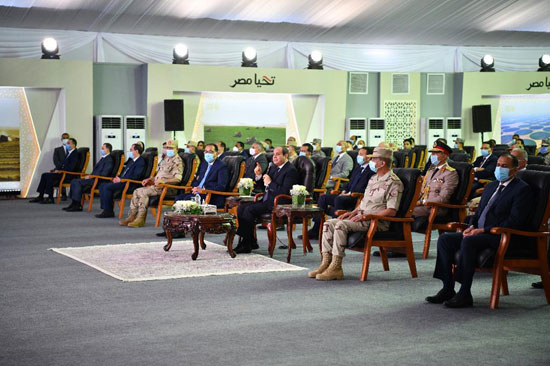 الرئيس السيسي يشهد افتتاح مشروع مستقبل مصر للإنتاج الزراعى (11)