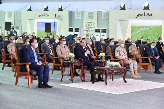 الرئيس السيسي يشهد افتتاح مشروع مستقبل مصر للإنتاج الزراعى (8)