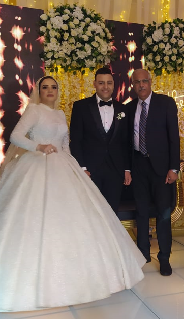 جمال علام مع العروسين