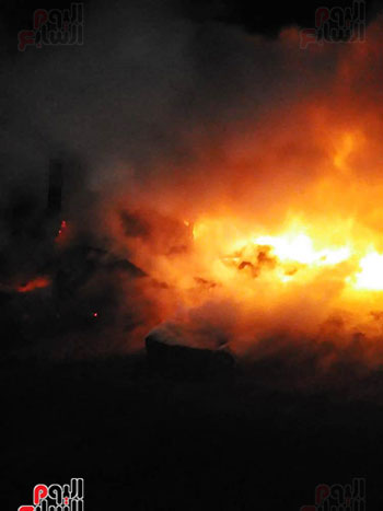 السيطرة على حريق في شاحنة ليبية محملة بالملابس غربي الضبعة (5)