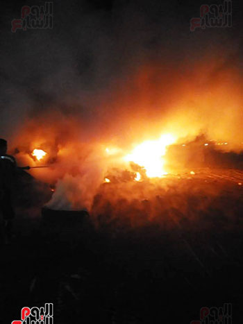 السيطرة على حريق في شاحنة ليبية محملة بالملابس غربي الضبعة (6)