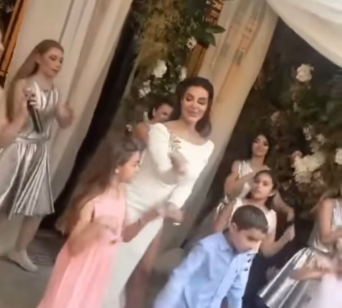 نادين نسيب نجيم ترقص برفقة ابنتها