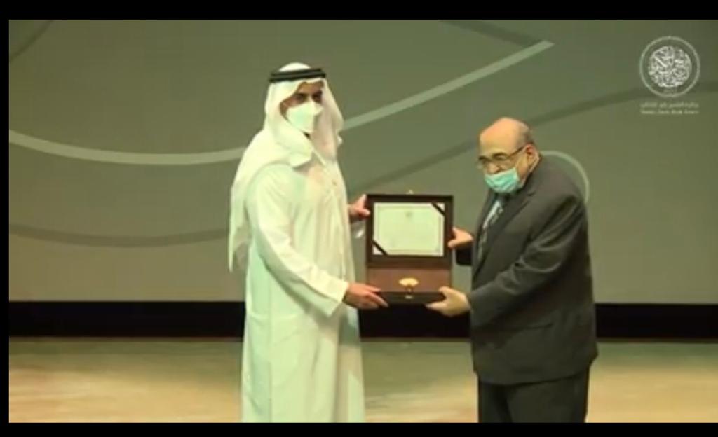 مدير مكتبة الإسكندرية يتسلم جائزة الشيخ زايد للكتاب (3)