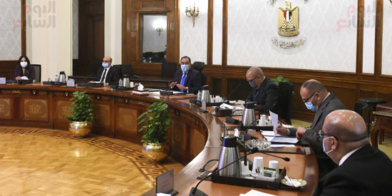رئيس الوزراء يعقد اجتماعاً لبحث إجراءات تنظيم قطاع التطوير العقاري  (3)