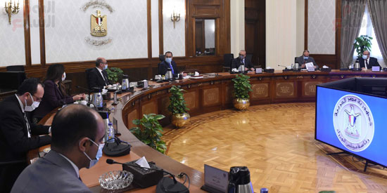 رئيس الوزراء يعقد اجتماعاً لبحث إجراءات تنظيم قطاع التطوير العقاري  (1)