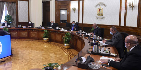 رئيس الوزراء يعقد اجتماعاً لبحث إجراءات تنظيم قطاع التطوير العقاري  (5)