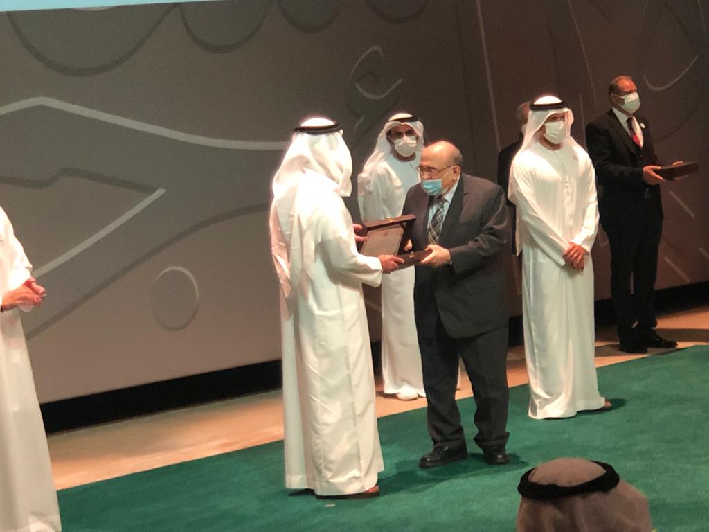 مدير مكتبة الإسكندرية يتسلم جائزة الشيخ زايد للكتاب (5)