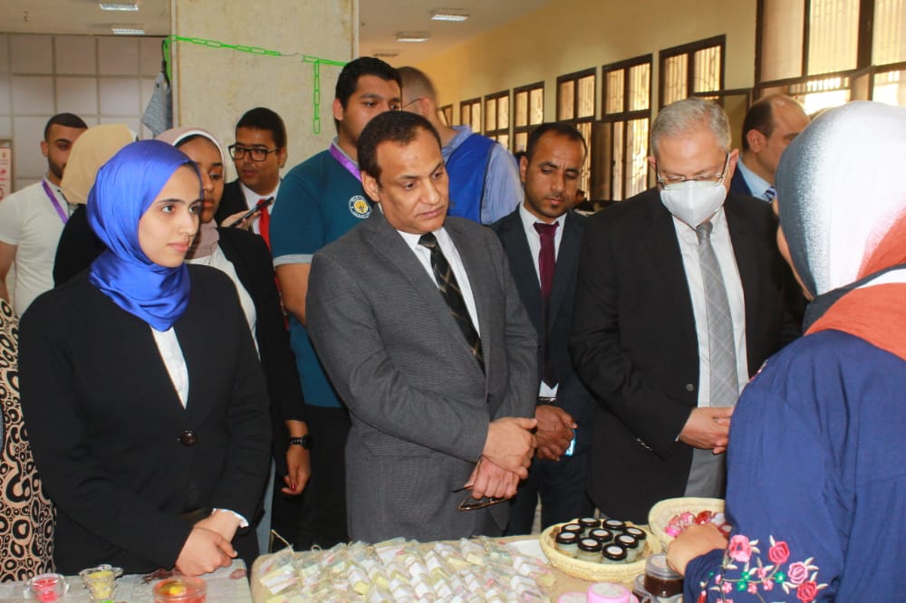 افتتاح معرض للأسر المنتجة والحرف اليدوية بجامعة حلوان