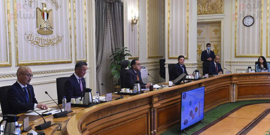 رئيس الوزراء يلتقي مسئولي شركة مصر أوتسوكا للمستحضرات الطبية (4)