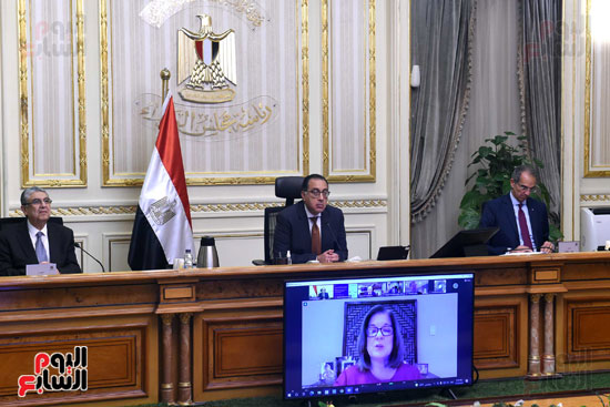 رئيس الوزراء يشارك في اجتماع المائدة المستديرة الافتراضية (5)