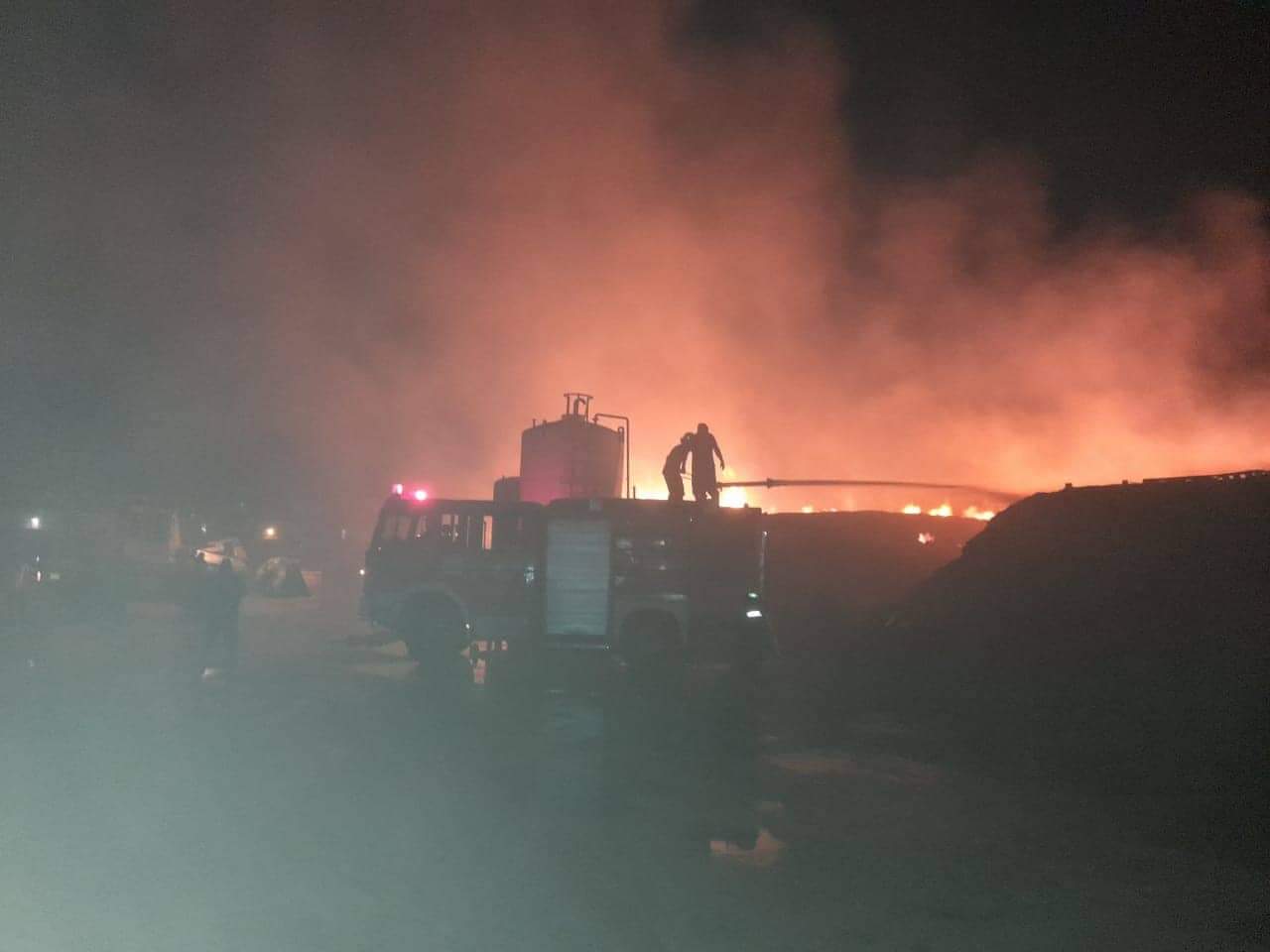 نشوب حريق هائل بمصنع منسوجات فى المنوفية (1)