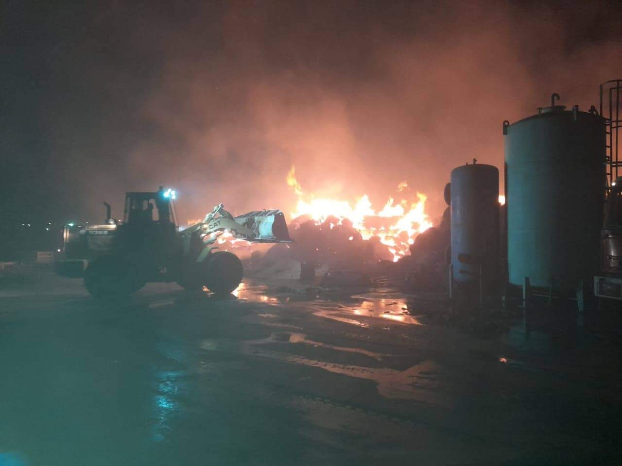 نشوب حريق هائل بمصنع منسوجات فى المنوفية (2)