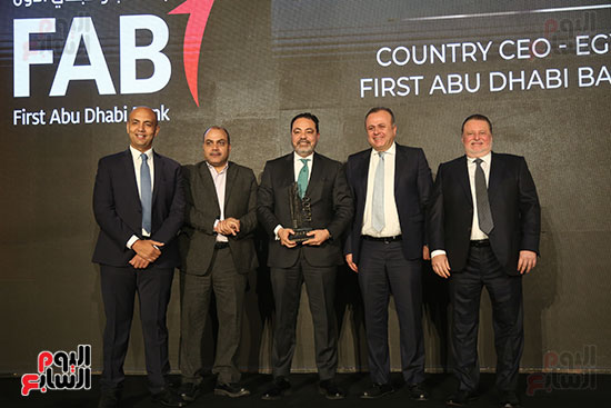 تكريم-محمد-عباس-فايد-الرئيس-التنفيذي-لبنك-أبو-ظبي-الأول