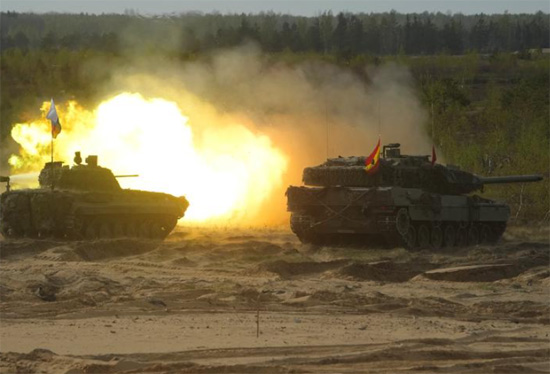 تعزيز الوجود الأمامي لحلف الناتو بدبابات المجموعات القتالية