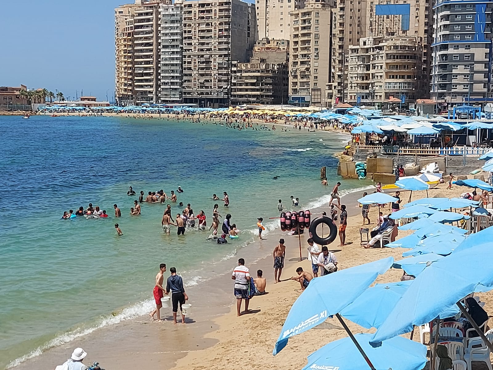 الإقبال على شواطئ الإسكندرية (2)