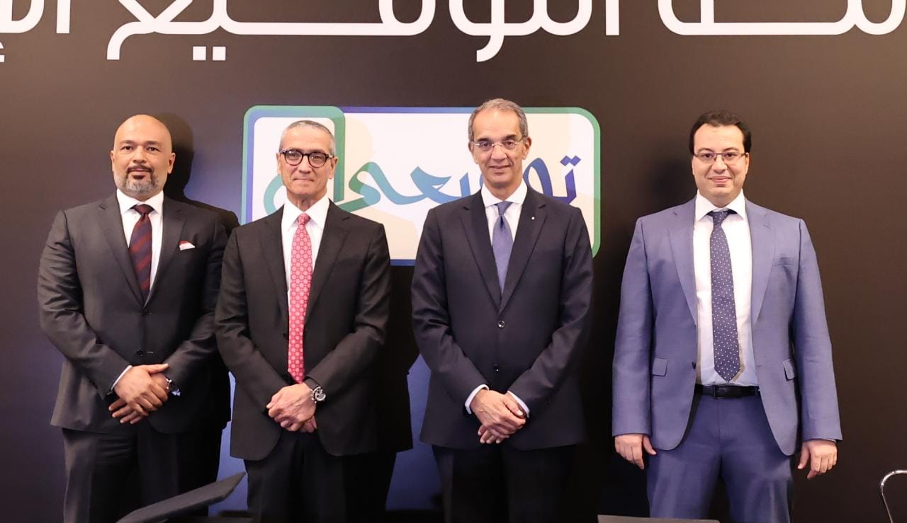 Minister of Communications with Etisalat Misr officials