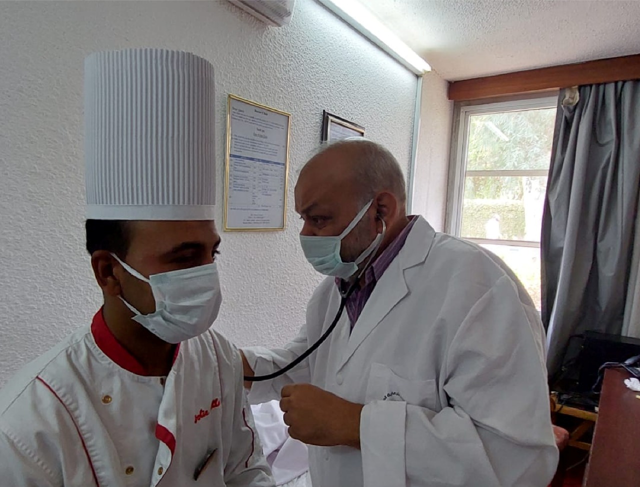 الرعاية الصحية تجرى 300 فحص طبى للعاملين بالمنشآت السياحية (2)