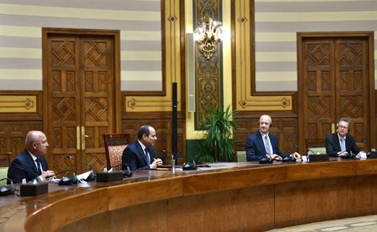 الرئيس السيسي يشهد مراسم توقيع إنشاء منظومة متكاملة للقطار الكهربائى السريع فى مصر (1)