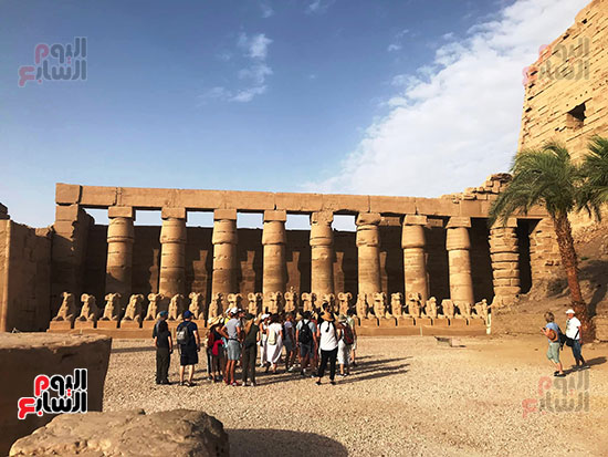 الأقصر-تشهد-حالة-من-الرواج-السياحى-والإقبال-المميز-للأفواج-السياحية-(8)