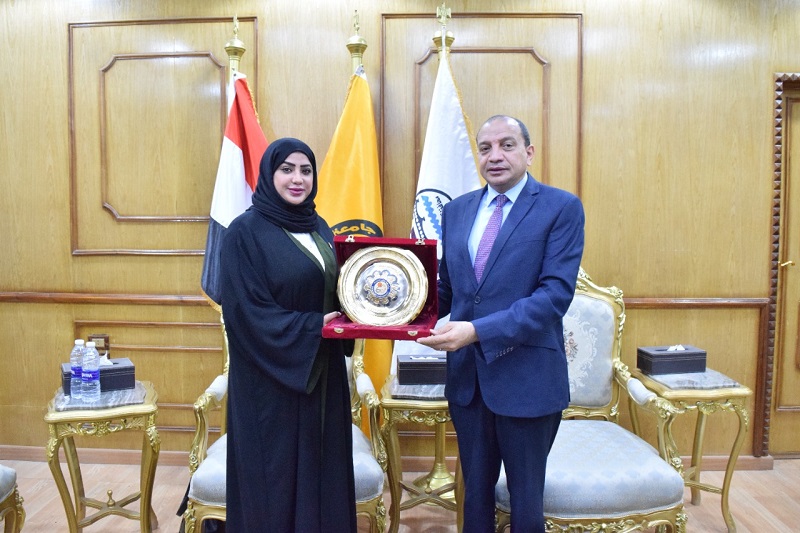 رئيس جامعة بني سويف يستقبل المستشار الثقافي بسفارة مملكة البحرين بالقاهرة (3)